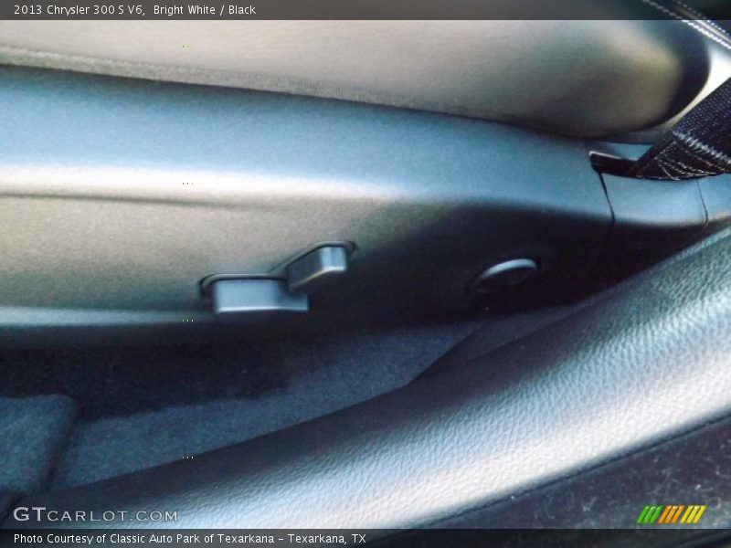 Bright White / Black 2013 Chrysler 300 S V6