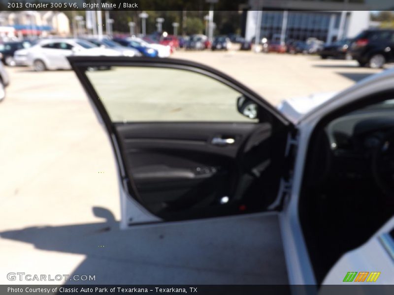 Bright White / Black 2013 Chrysler 300 S V6