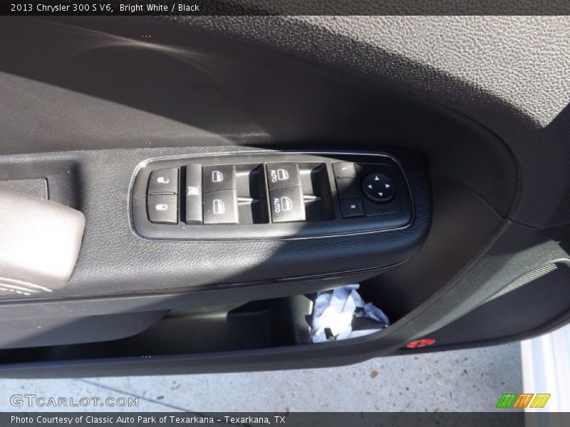 Bright White / Black 2013 Chrysler 300 S V6