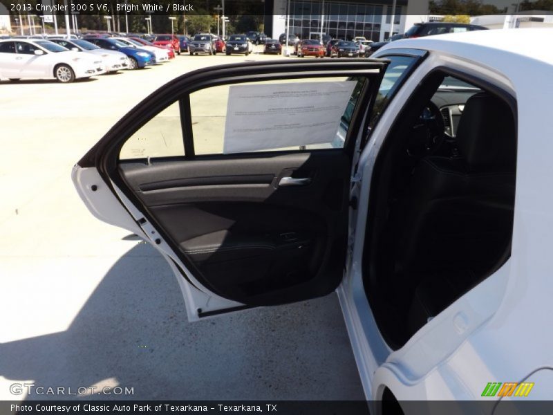 Bright White / Black 2013 Chrysler 300 S V6