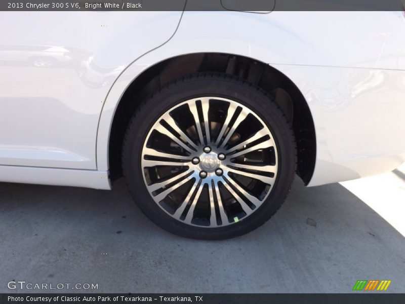 Bright White / Black 2013 Chrysler 300 S V6