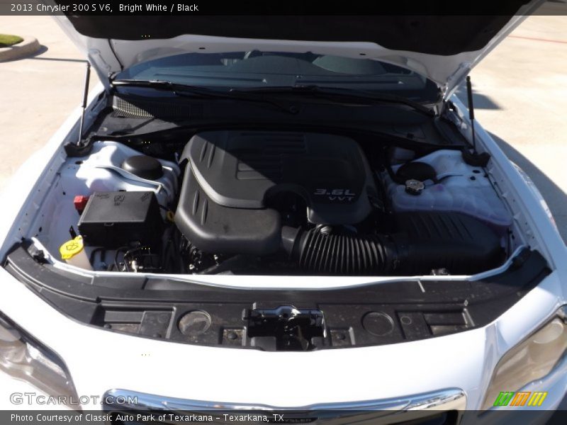 Bright White / Black 2013 Chrysler 300 S V6