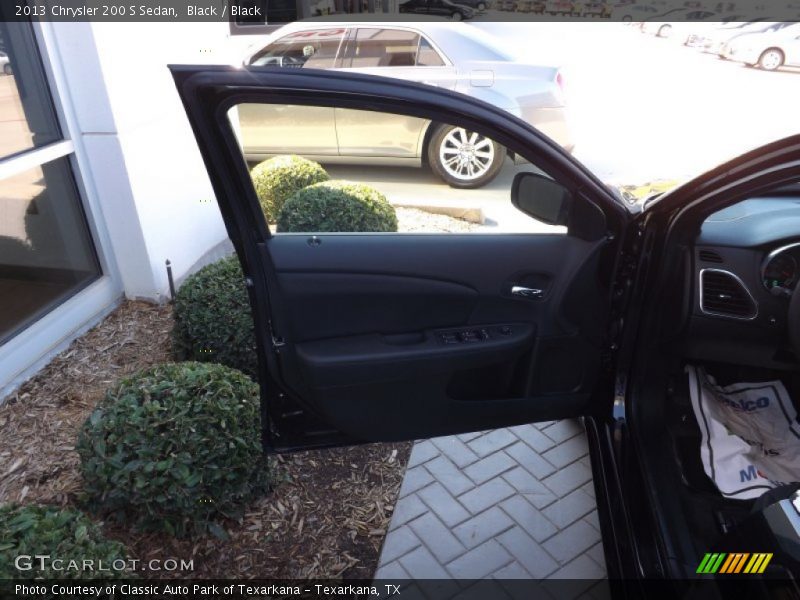 Black / Black 2013 Chrysler 200 S Sedan