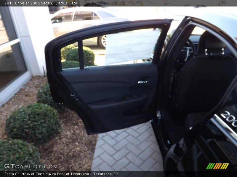 Black / Black 2013 Chrysler 200 S Sedan