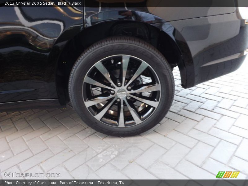 Black / Black 2013 Chrysler 200 S Sedan