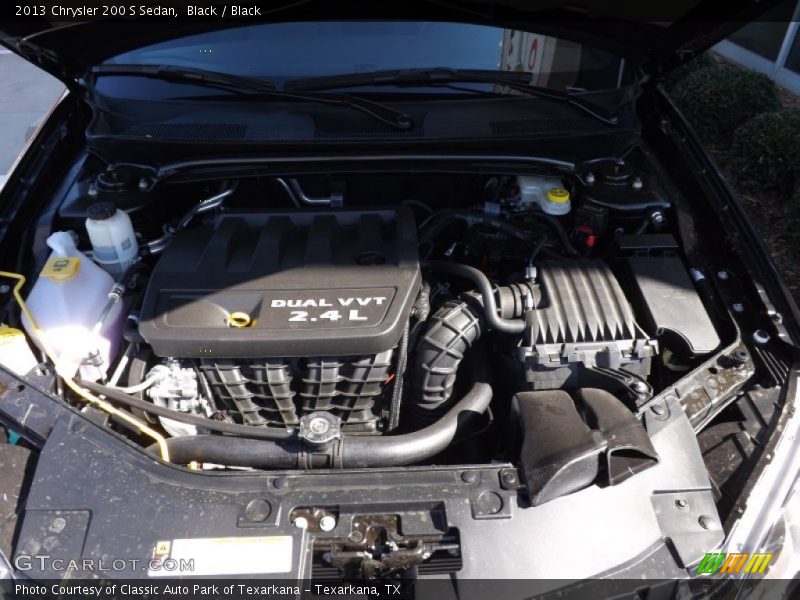 Black / Black 2013 Chrysler 200 S Sedan
