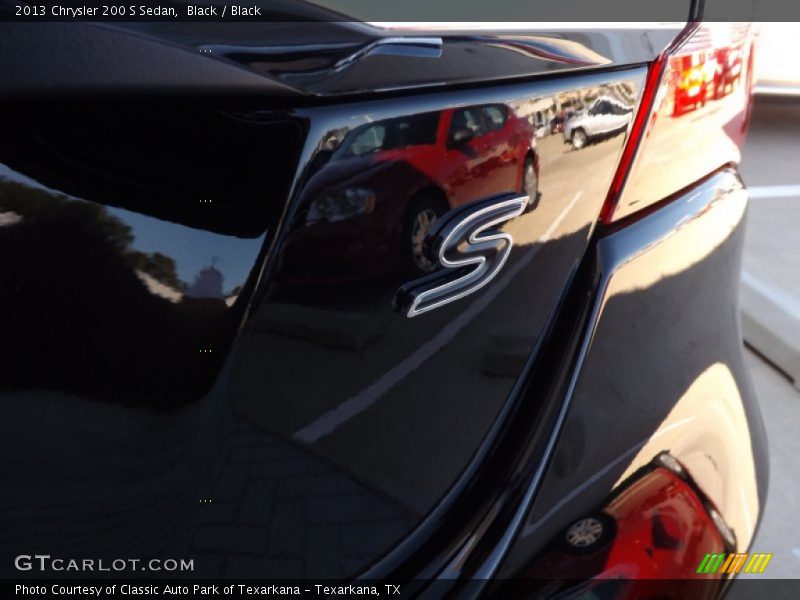 Black / Black 2013 Chrysler 200 S Sedan
