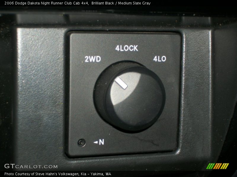 Controls of 2006 Dakota Night Runner Club Cab 4x4