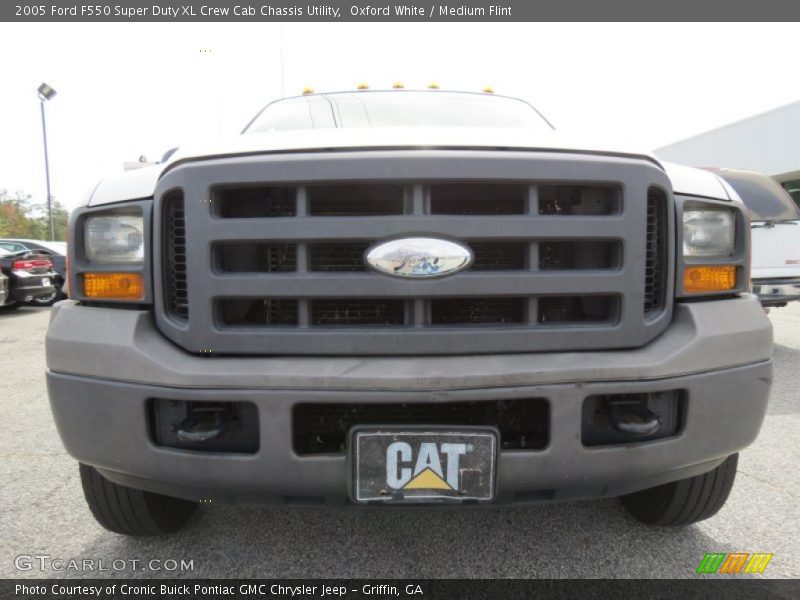 Oxford White / Medium Flint 2005 Ford F550 Super Duty XL Crew Cab Chassis Utility