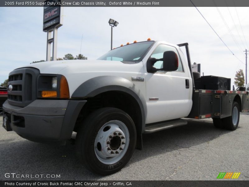 Oxford White / Medium Flint 2005 Ford F550 Super Duty XL Crew Cab Chassis Utility