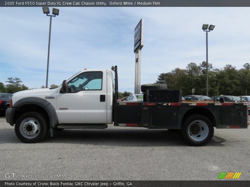 Oxford White / Medium Flint 2005 Ford F550 Super Duty XL Crew Cab Chassis Utility