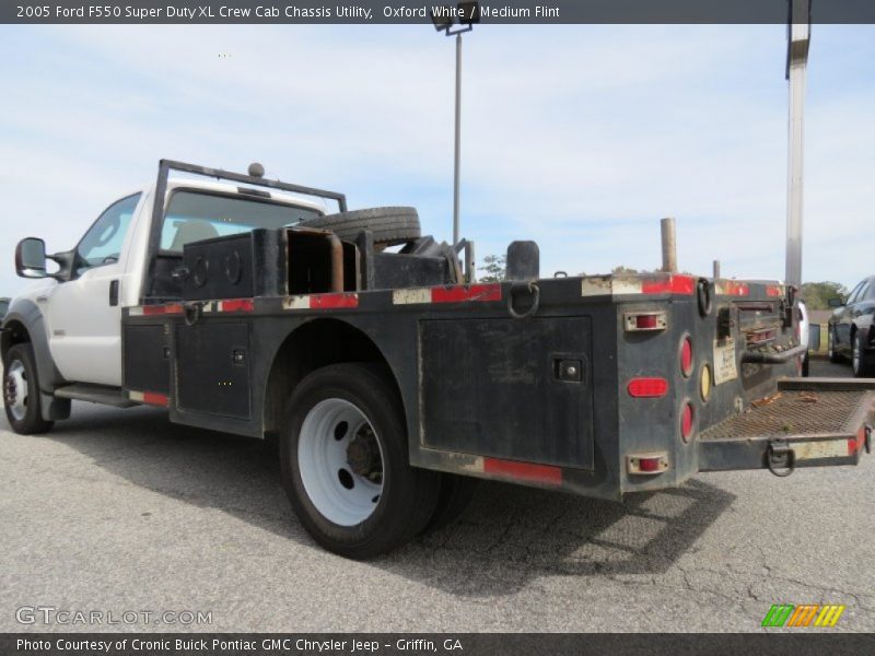 Oxford White / Medium Flint 2005 Ford F550 Super Duty XL Crew Cab Chassis Utility