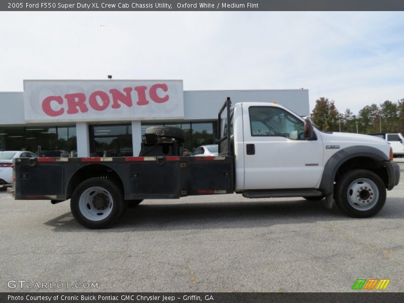 Oxford White / Medium Flint 2005 Ford F550 Super Duty XL Crew Cab Chassis Utility