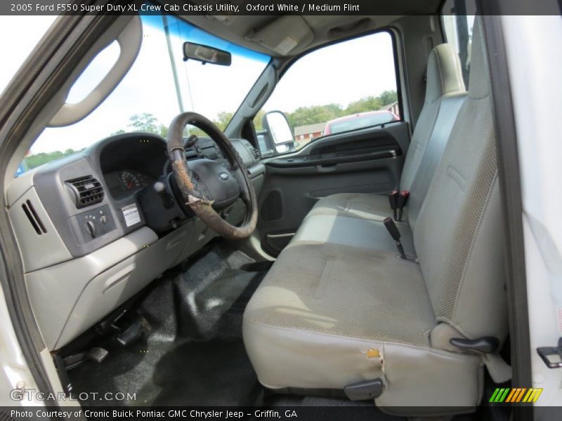 Oxford White / Medium Flint 2005 Ford F550 Super Duty XL Crew Cab Chassis Utility