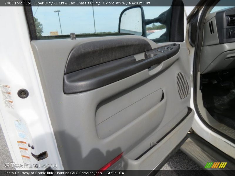 Oxford White / Medium Flint 2005 Ford F550 Super Duty XL Crew Cab Chassis Utility
