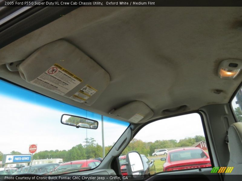 Oxford White / Medium Flint 2005 Ford F550 Super Duty XL Crew Cab Chassis Utility