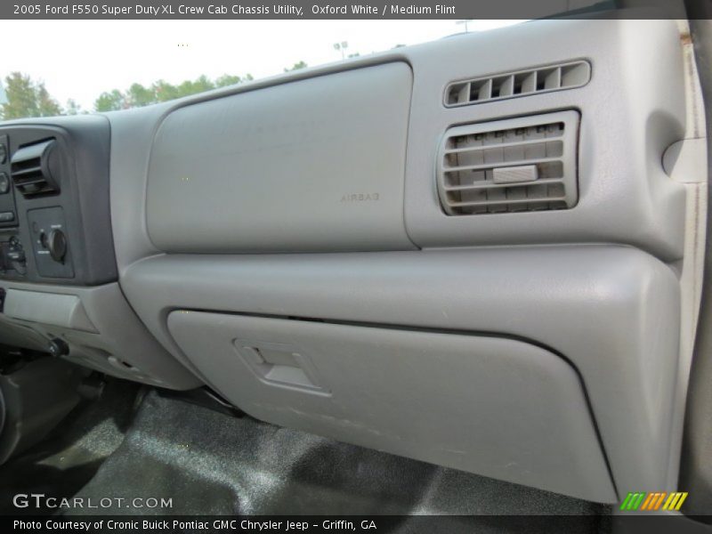 Oxford White / Medium Flint 2005 Ford F550 Super Duty XL Crew Cab Chassis Utility