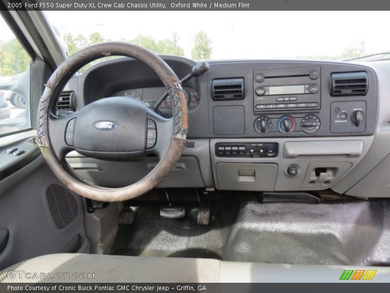 Oxford White / Medium Flint 2005 Ford F550 Super Duty XL Crew Cab Chassis Utility
