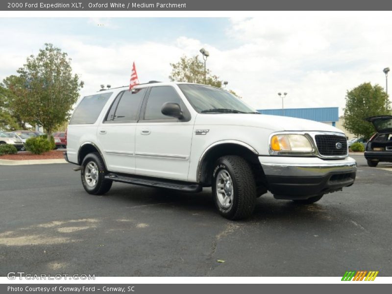 Front 3/4 View of 2000 Expedition XLT