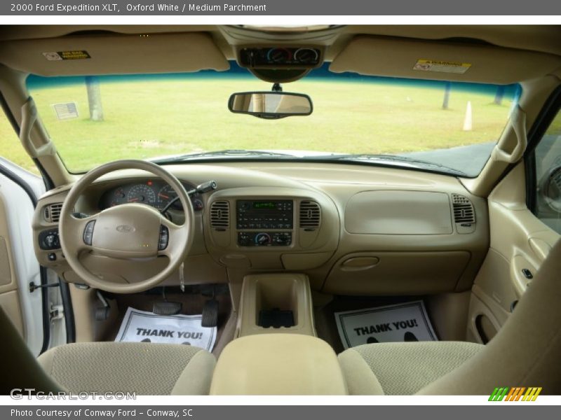 Dashboard of 2000 Expedition XLT
