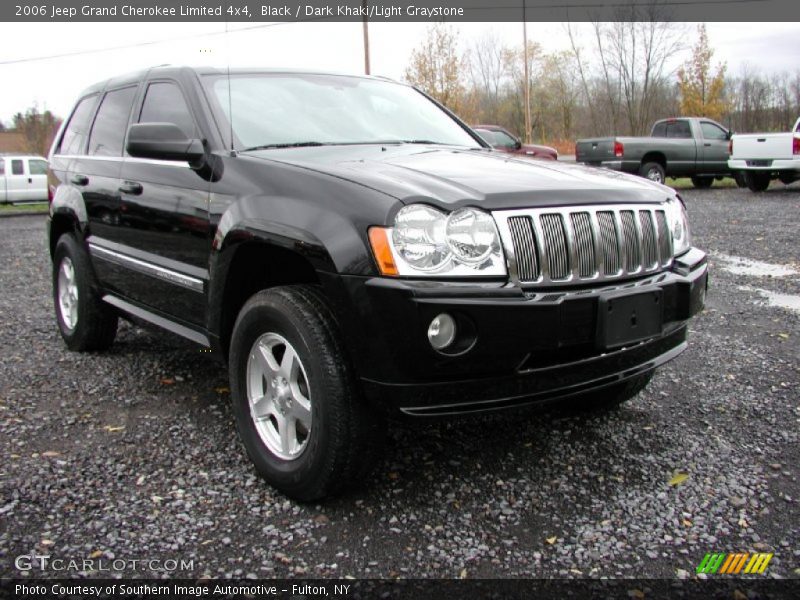 Front 3/4 View of 2006 Grand Cherokee Limited 4x4