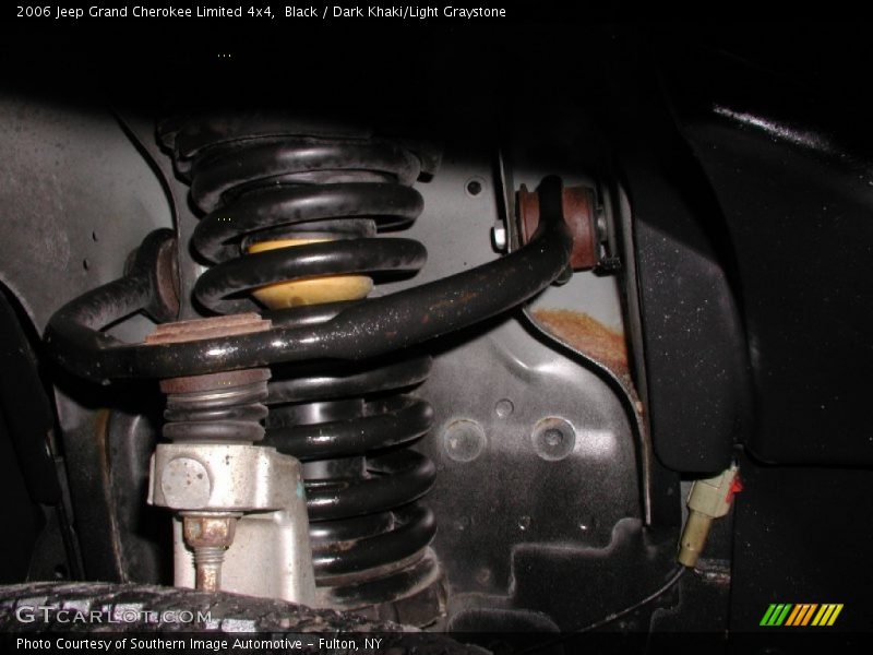 Undercarriage of 2006 Grand Cherokee Limited 4x4