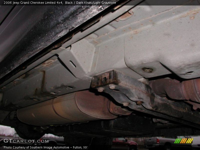 Undercarriage of 2006 Grand Cherokee Limited 4x4