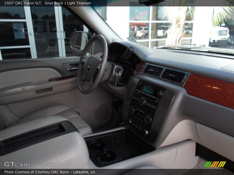 Onyx Black / Light Titanium 2007 GMC Yukon SLT