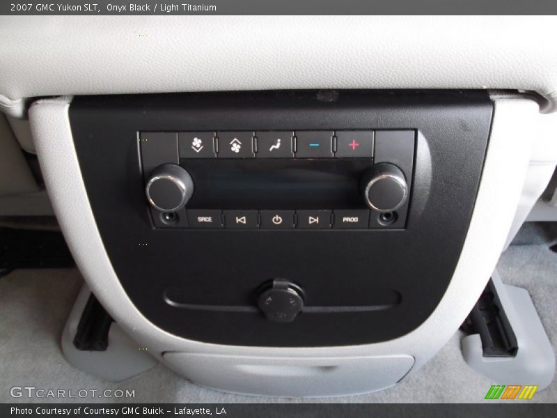 Onyx Black / Light Titanium 2007 GMC Yukon SLT