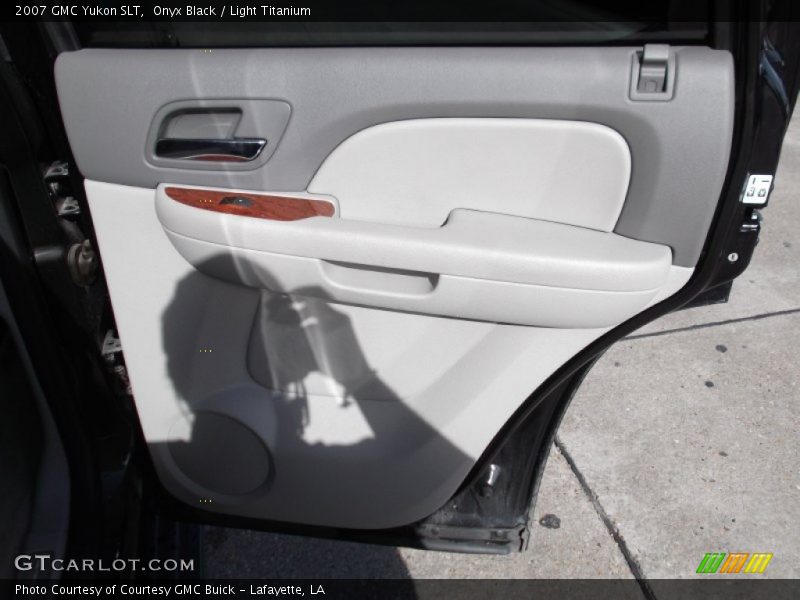 Onyx Black / Light Titanium 2007 GMC Yukon SLT