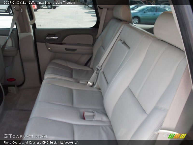 Onyx Black / Light Titanium 2007 GMC Yukon SLT