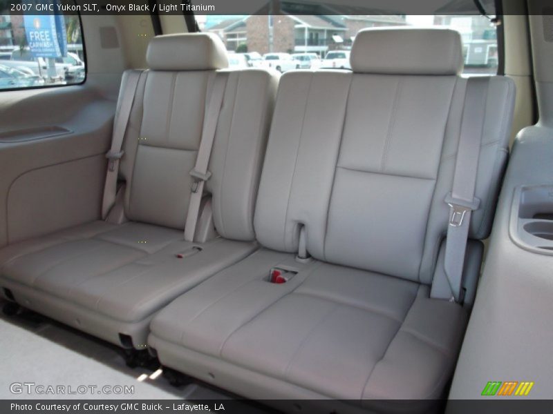 Onyx Black / Light Titanium 2007 GMC Yukon SLT