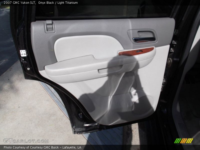 Onyx Black / Light Titanium 2007 GMC Yukon SLT