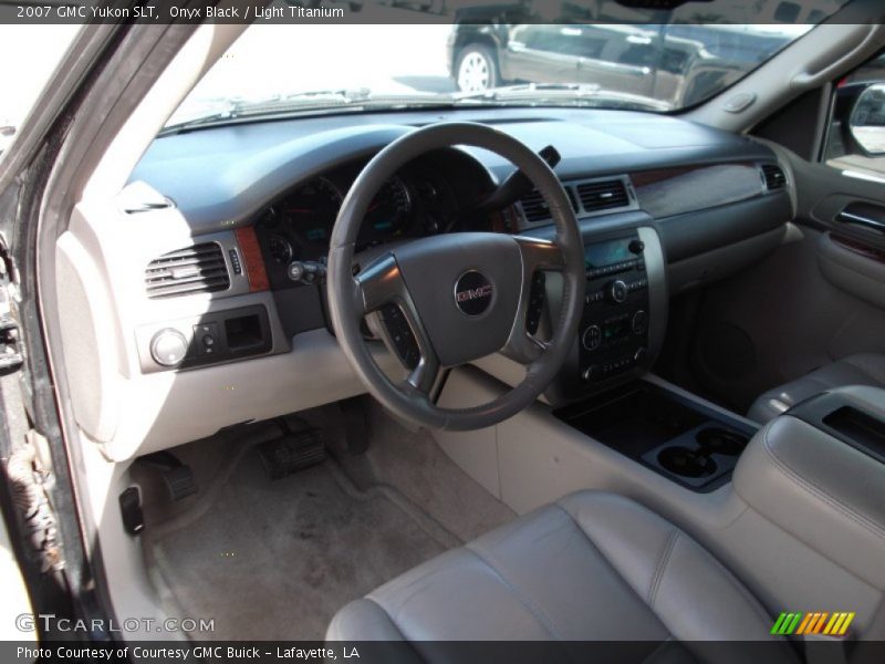 Onyx Black / Light Titanium 2007 GMC Yukon SLT
