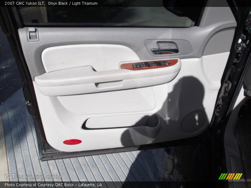 Onyx Black / Light Titanium 2007 GMC Yukon SLT