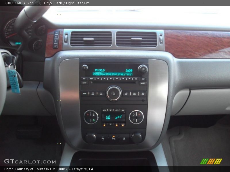 Onyx Black / Light Titanium 2007 GMC Yukon SLT