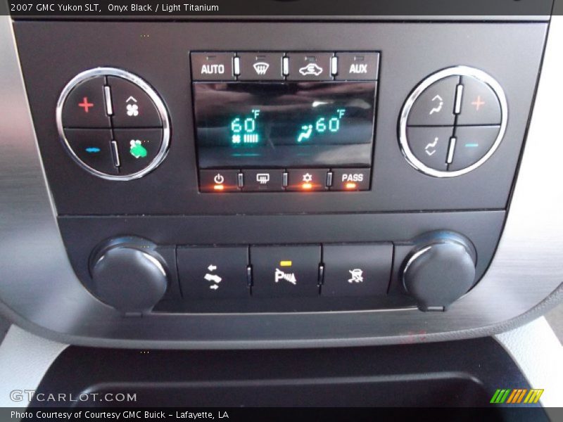 Onyx Black / Light Titanium 2007 GMC Yukon SLT
