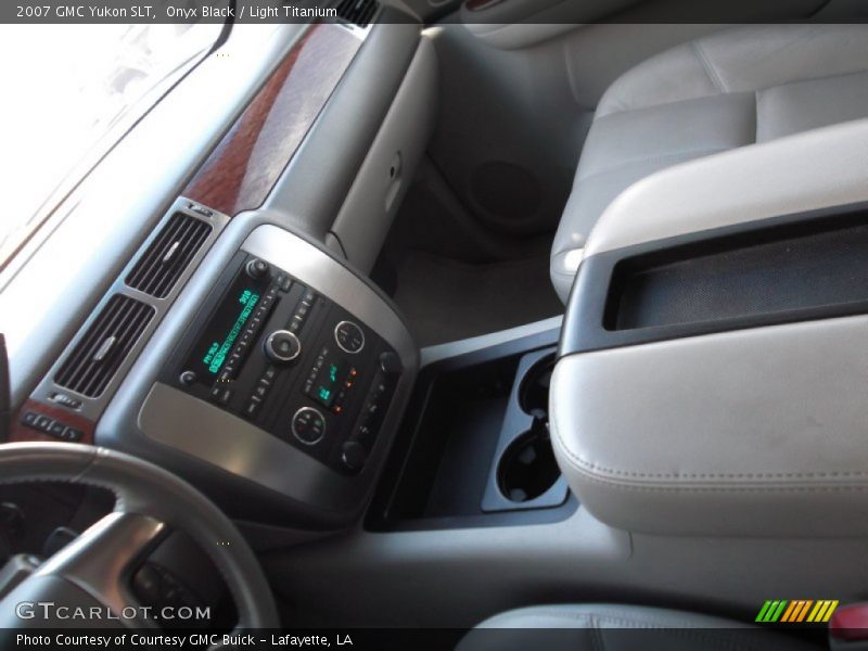 Onyx Black / Light Titanium 2007 GMC Yukon SLT
