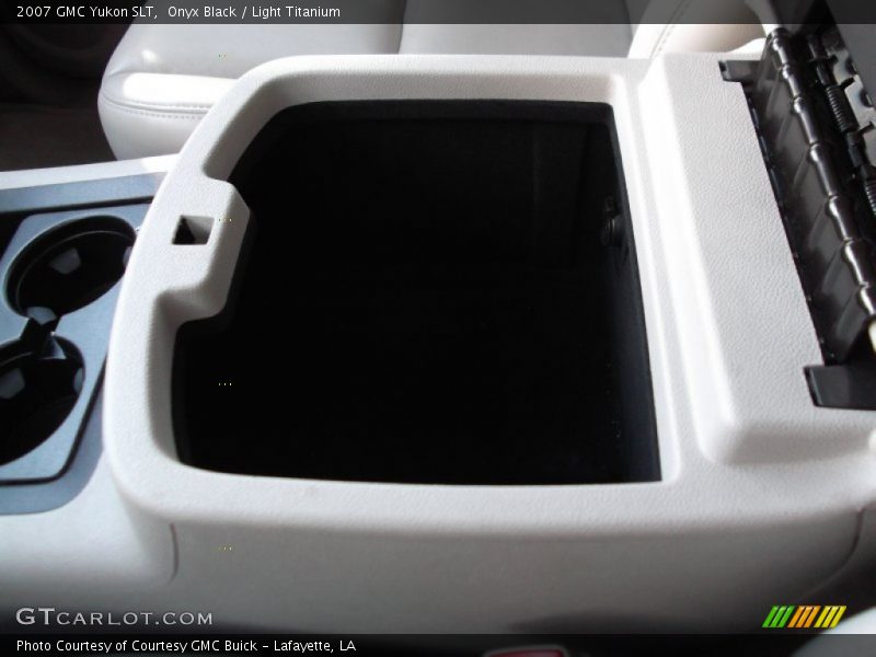 Onyx Black / Light Titanium 2007 GMC Yukon SLT