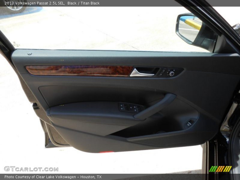 Black / Titan Black 2013 Volkswagen Passat 2.5L SEL