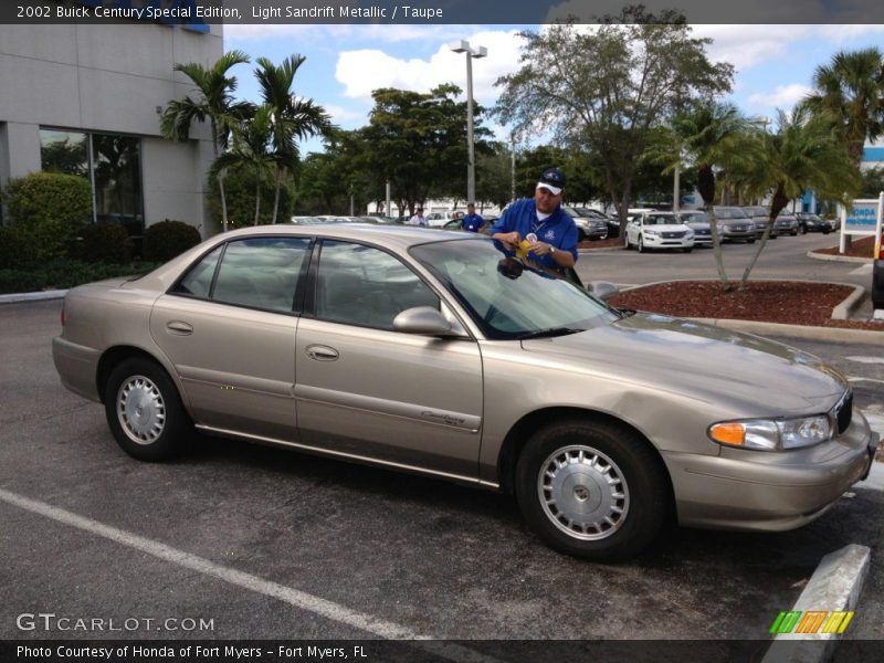 Light Sandrift Metallic / Taupe 2002 Buick Century Special Edition