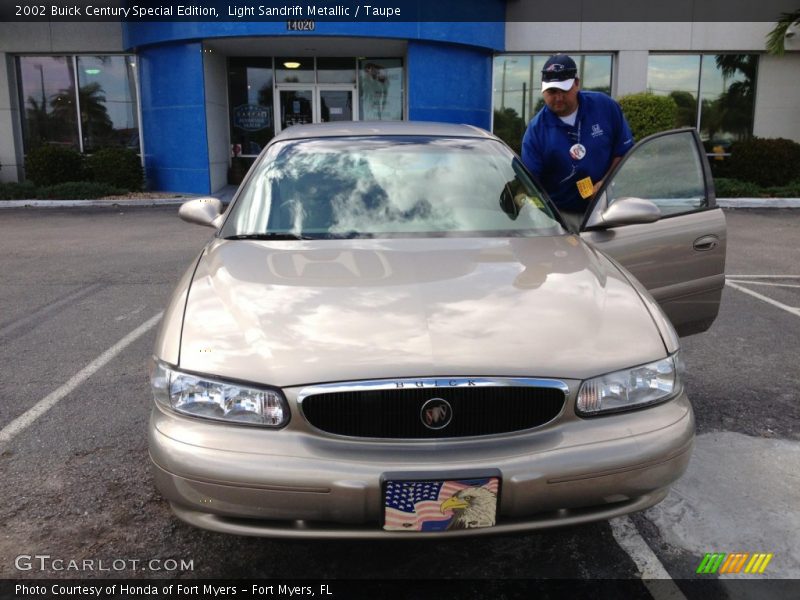 Light Sandrift Metallic / Taupe 2002 Buick Century Special Edition