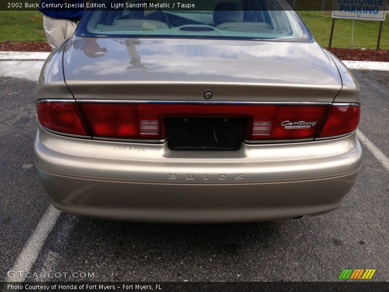 Light Sandrift Metallic / Taupe 2002 Buick Century Special Edition