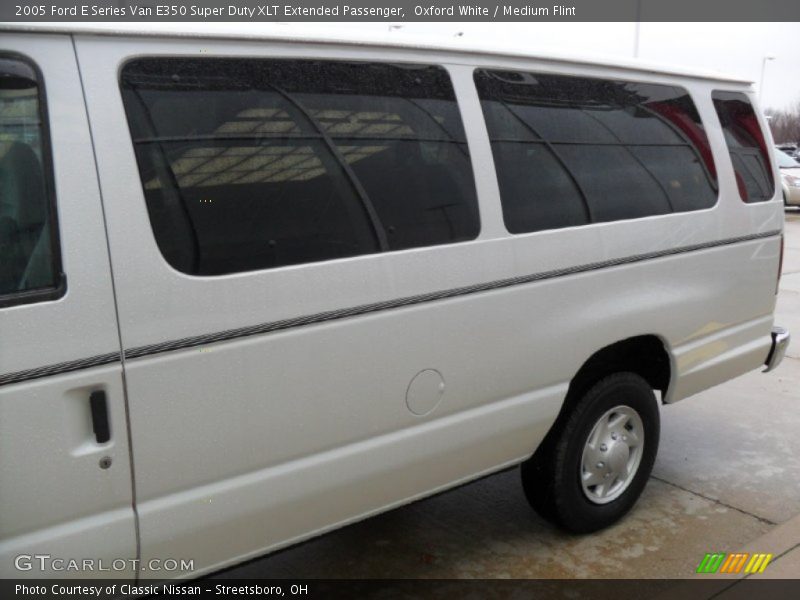 Oxford White / Medium Flint 2005 Ford E Series Van E350 Super Duty XLT Extended Passenger