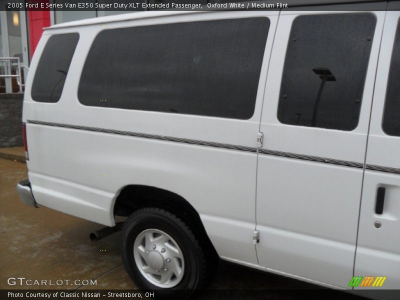 Oxford White / Medium Flint 2005 Ford E Series Van E350 Super Duty XLT Extended Passenger