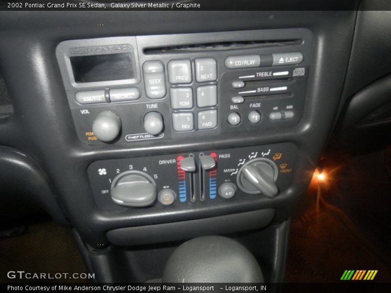 Galaxy Silver Metallic / Graphite 2002 Pontiac Grand Prix SE Sedan