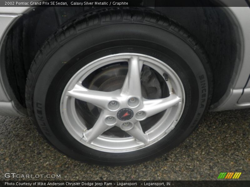 Galaxy Silver Metallic / Graphite 2002 Pontiac Grand Prix SE Sedan