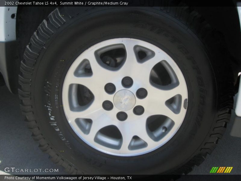 Summit White / Graphite/Medium Gray 2002 Chevrolet Tahoe LS 4x4