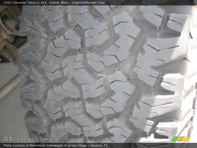 Summit White / Graphite/Medium Gray 2002 Chevrolet Tahoe LS 4x4