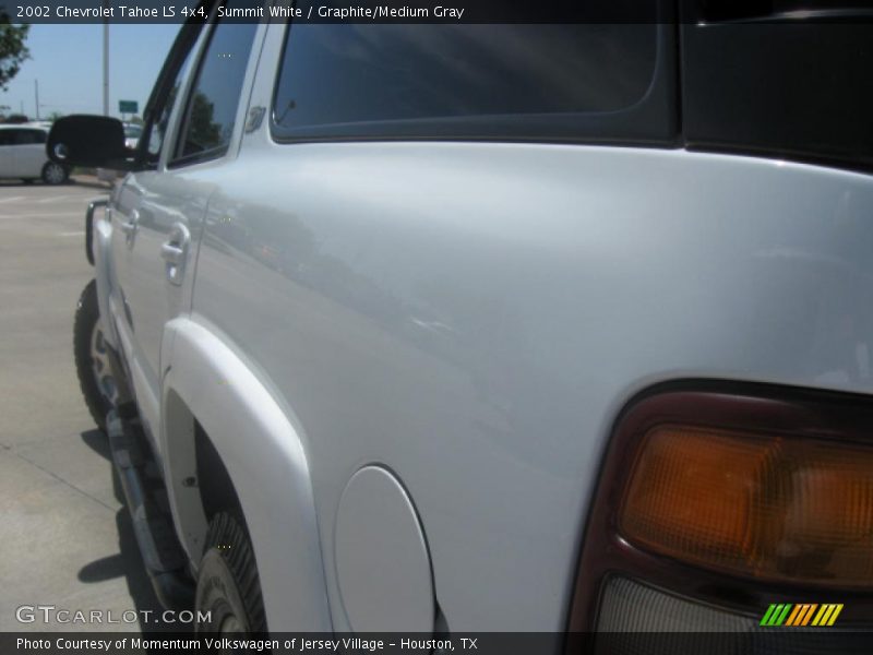 Summit White / Graphite/Medium Gray 2002 Chevrolet Tahoe LS 4x4